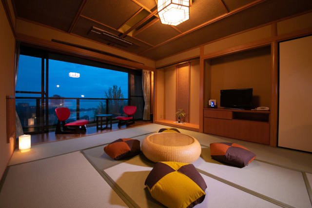 Standard guest rooms Japanese & western guest room with a private open air bath