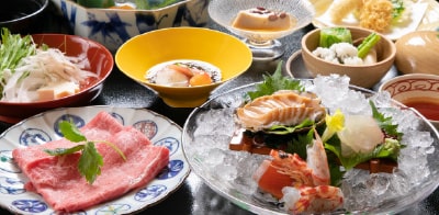 料亭のお料理を楽しむ