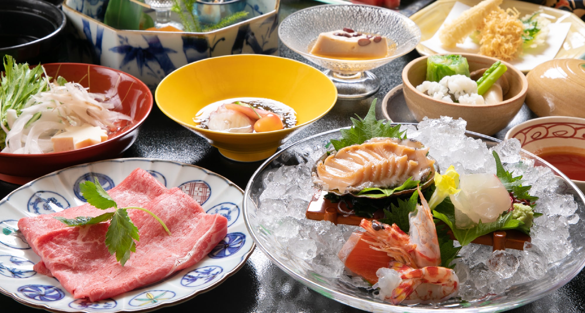 料亭のお料理を楽しむ